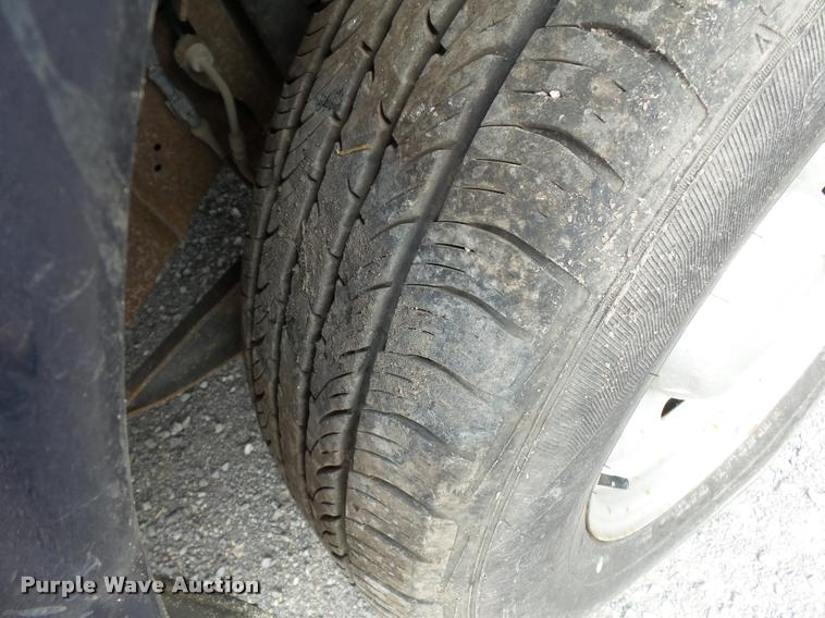 image for item DA2349 2004 Ford E150 van