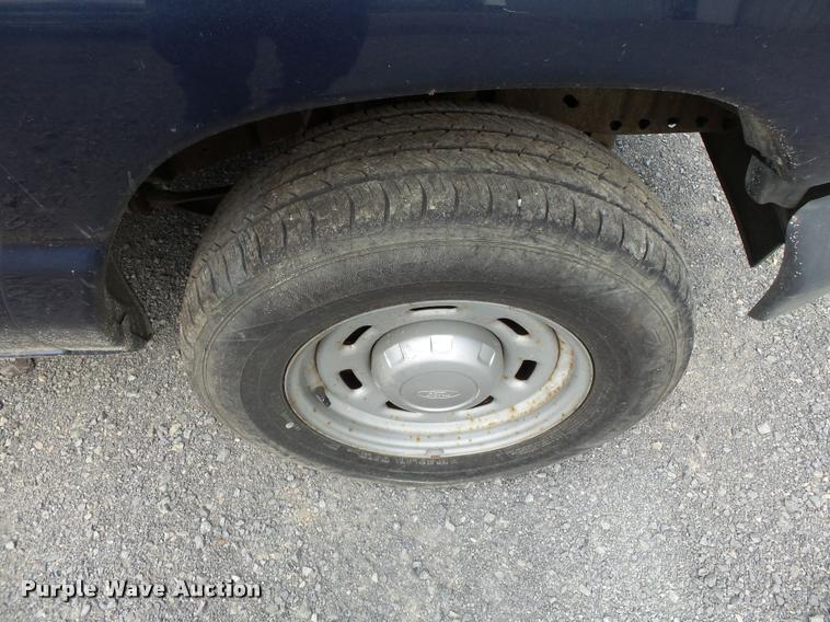 image for item DA2349 2004 Ford E150 van