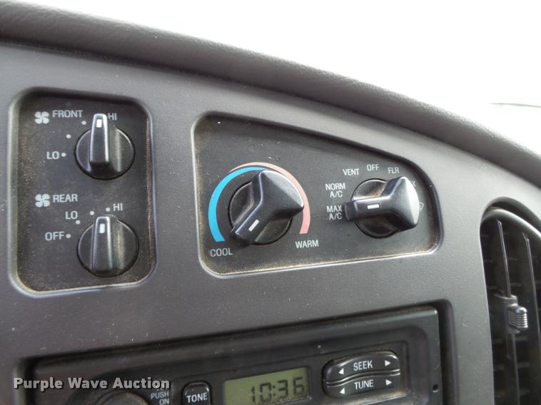 image for item DA2349 2004 Ford E150 van