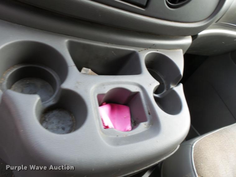 image for item DA2349 2004 Ford E150 van