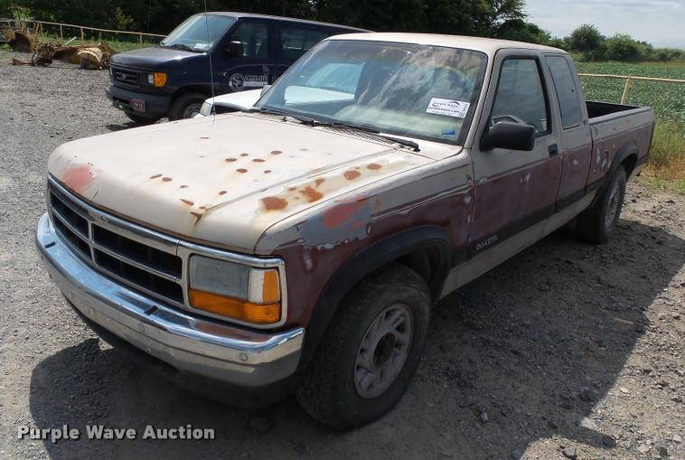 image for item DA2351 1992 Dodge Dakota Club Cab pickup truck