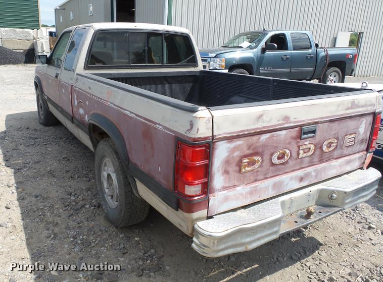 image for item DA2351 1992 Dodge Dakota Club Cab pickup truck