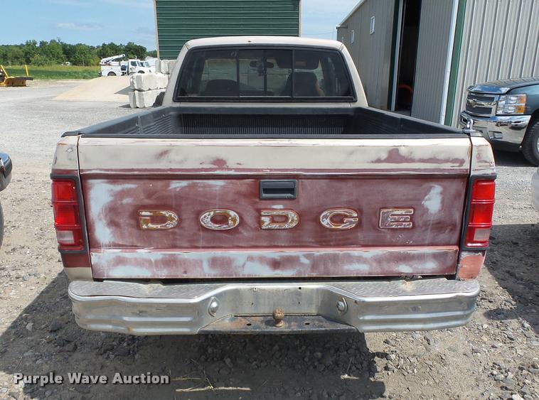 image for item DA2351 1992 Dodge Dakota Club Cab pickup truck