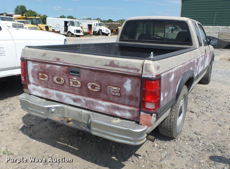image for item DA2351 1992 Dodge Dakota Club Cab pickup truck