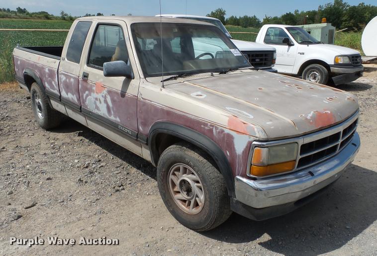 image for item DA2351 1992 Dodge Dakota Club Cab pickup truck