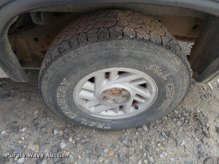 image for item DA2351 1992 Dodge Dakota Club Cab pickup truck