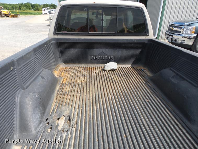 image for item DA2351 1992 Dodge Dakota Club Cab pickup truck