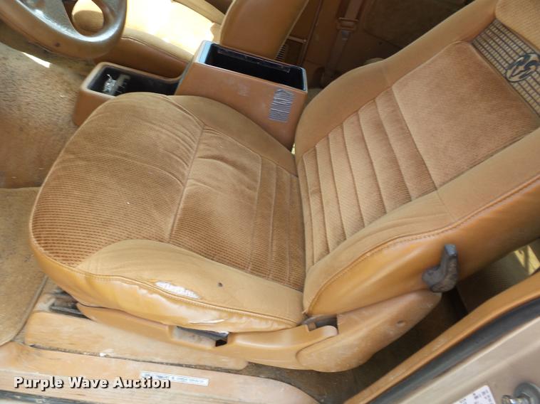 image for item DA2351 1992 Dodge Dakota Club Cab pickup truck