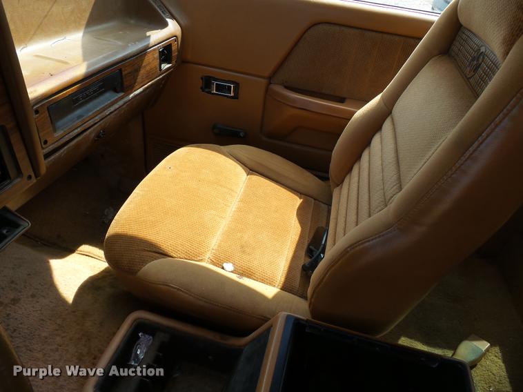 image for item DA2351 1992 Dodge Dakota Club Cab pickup truck