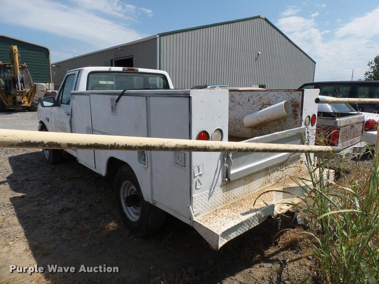 image for item DA2352 1995 Ford F250 utility bed pickup truck