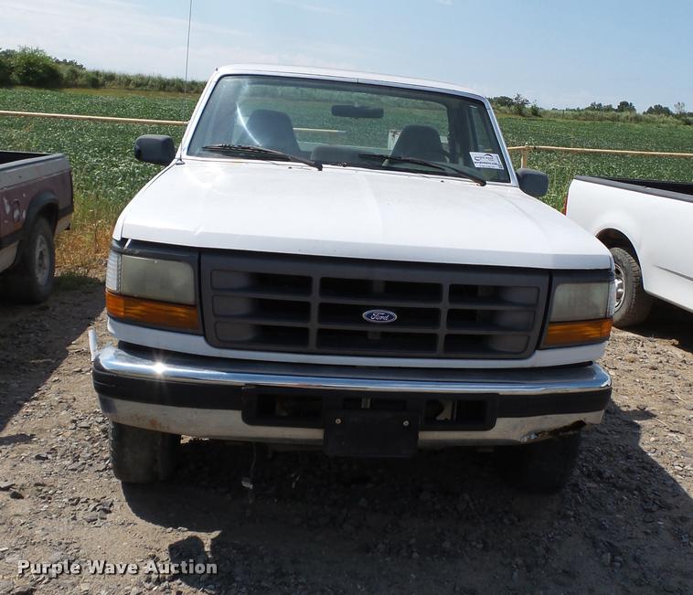 image for item DA2352 1995 Ford F250 utility bed pickup truck