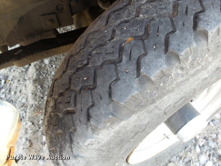 image for item DA2352 1995 Ford F250 utility bed pickup truck