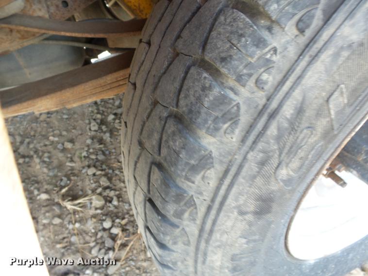 image for item DA2352 1995 Ford F250 utility bed pickup truck