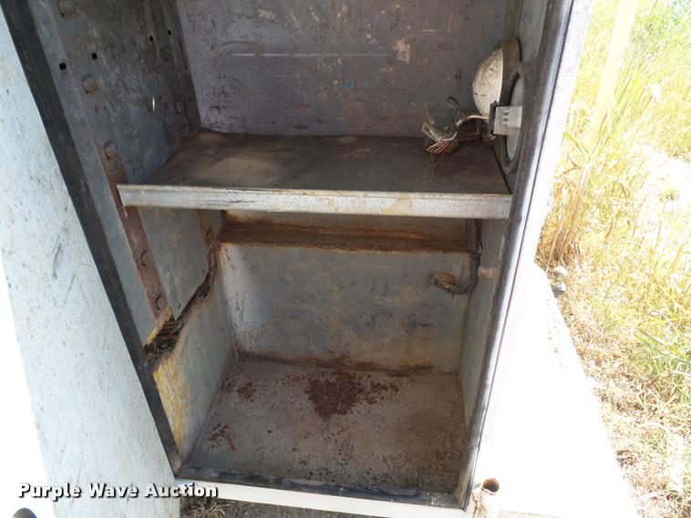 image for item DA2352 1995 Ford F250 utility bed pickup truck