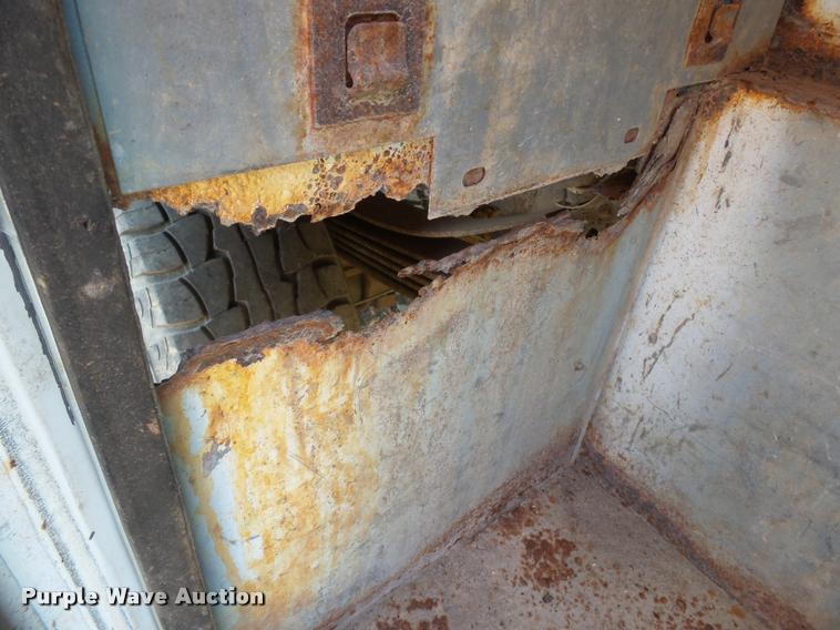 image for item DA2352 1995 Ford F250 utility bed pickup truck