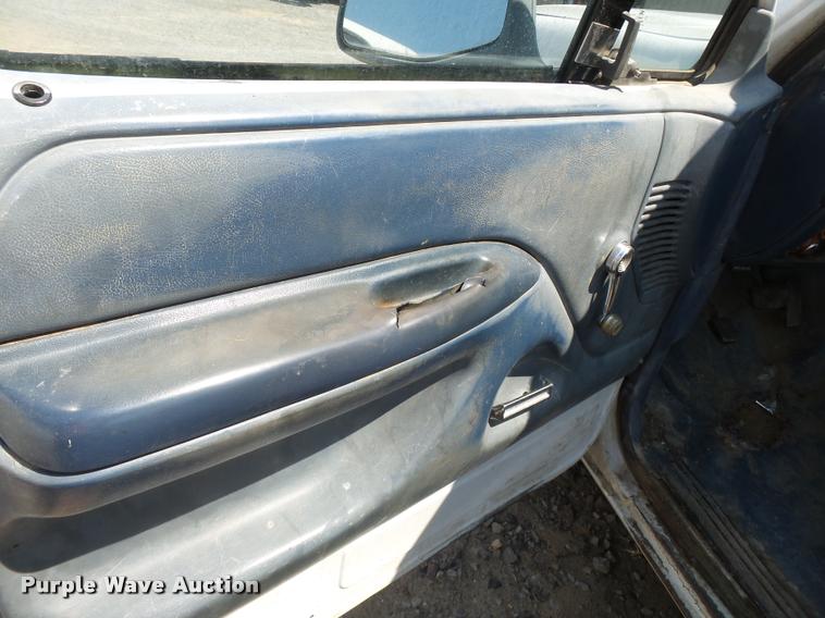 image for item DA2352 1995 Ford F250 utility bed pickup truck