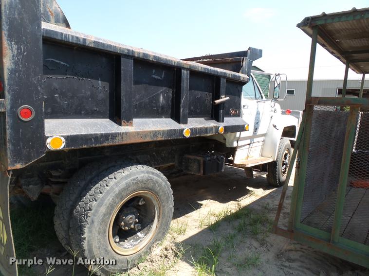 image for item DA2355 1987 Ford F800 dump truck