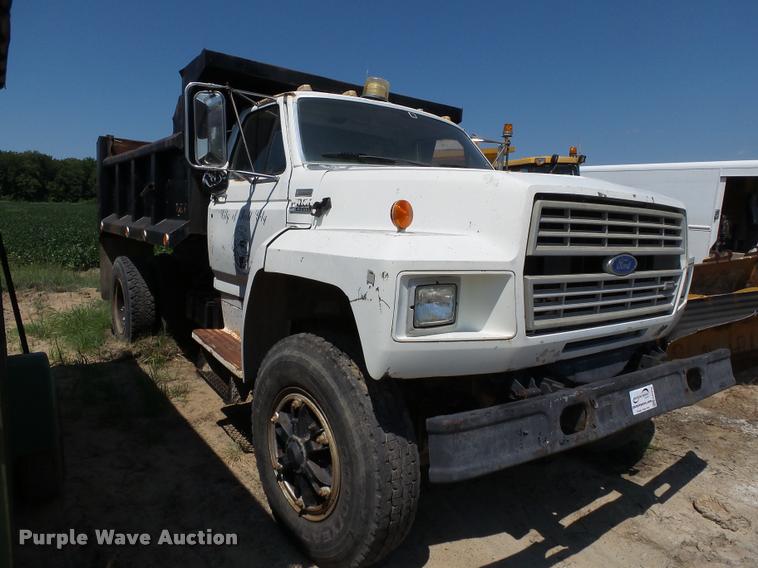 image for item DA2355 1987 Ford F800 dump truck
