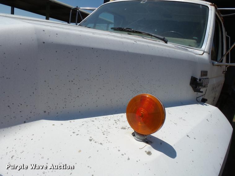 image for item DA2355 1987 Ford F800 dump truck