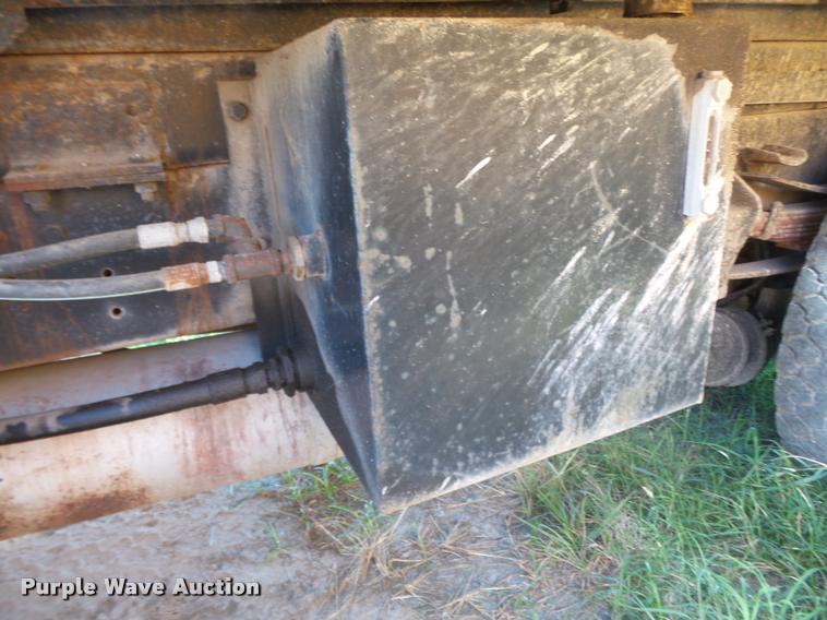 image for item DA2355 1987 Ford F800 dump truck