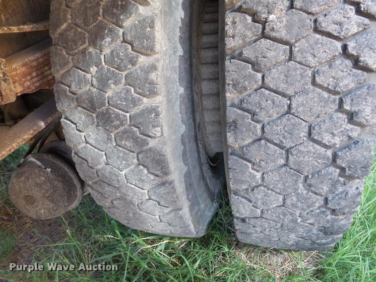 image for item DA2355 1987 Ford F800 dump truck