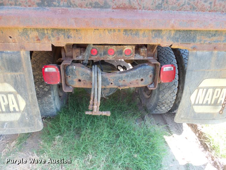 image for item DA2355 1987 Ford F800 dump truck