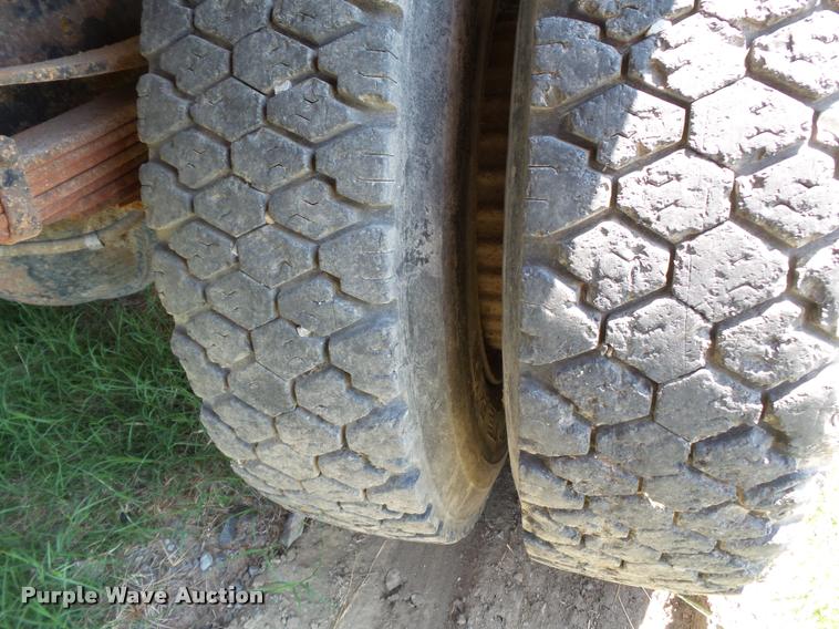 image for item DA2355 1987 Ford F800 dump truck