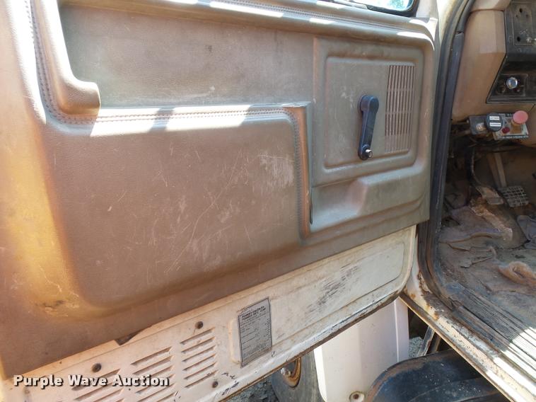 image for item DA2355 1987 Ford F800 dump truck