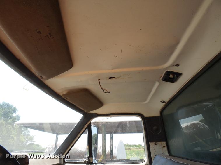 image for item DA2355 1987 Ford F800 dump truck