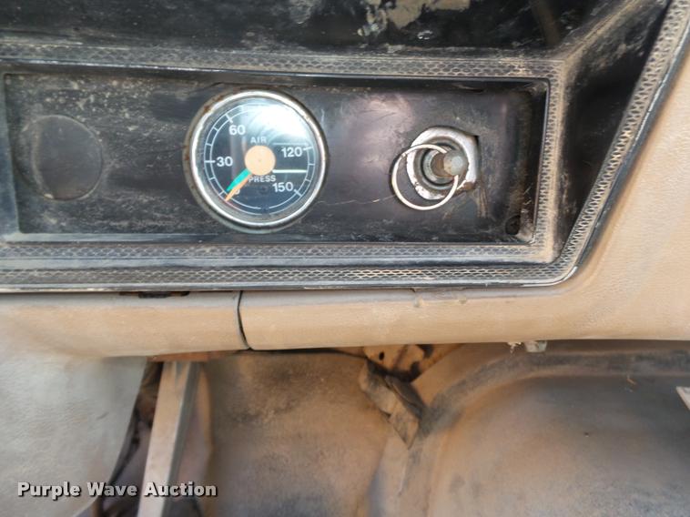 image for item DA2355 1987 Ford F800 dump truck