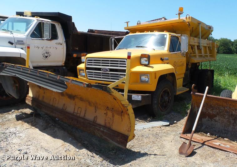 image for item DA2356 1989 Ford F800 dump truck