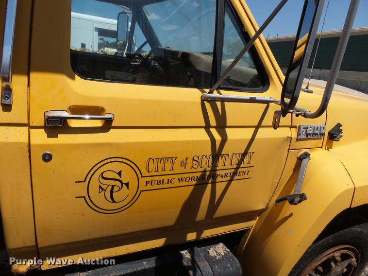 image for item DA2356 1989 Ford F800 dump truck