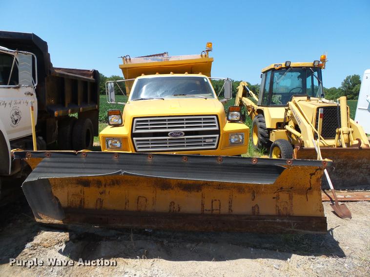image for item DA2356 1989 Ford F800 dump truck