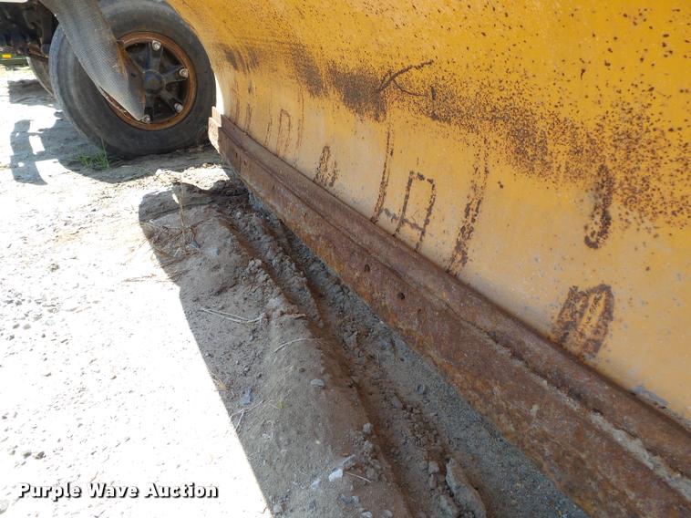 image for item DA2356 1989 Ford F800 dump truck