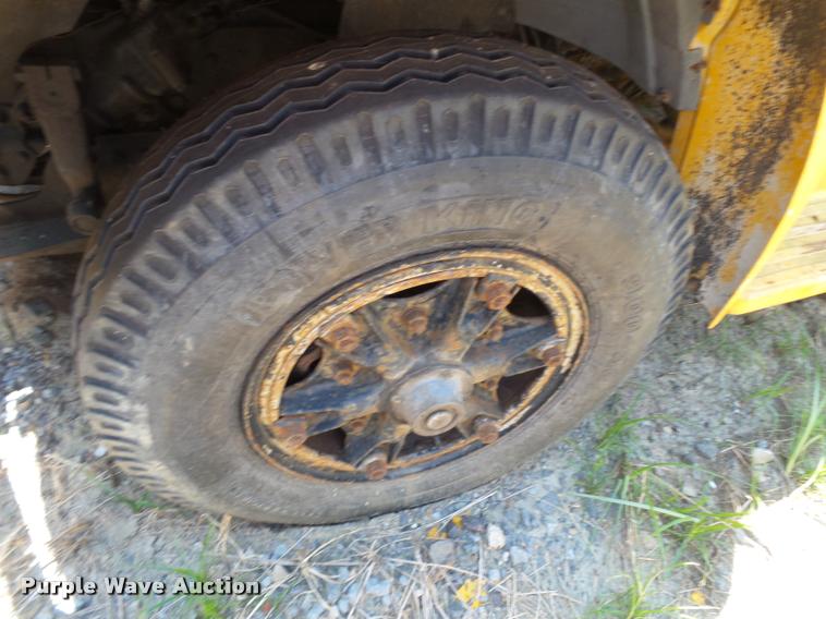 image for item DA2356 1989 Ford F800 dump truck