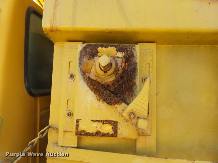 image for item DA2356 1989 Ford F800 dump truck