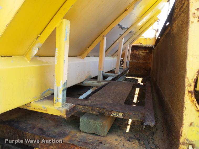 image for item DA2356 1989 Ford F800 dump truck