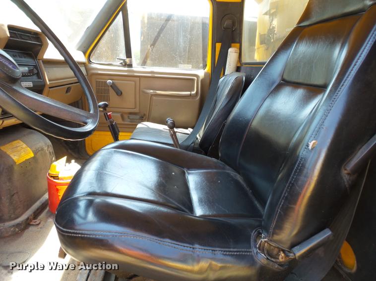 image for item DA2356 1989 Ford F800 dump truck