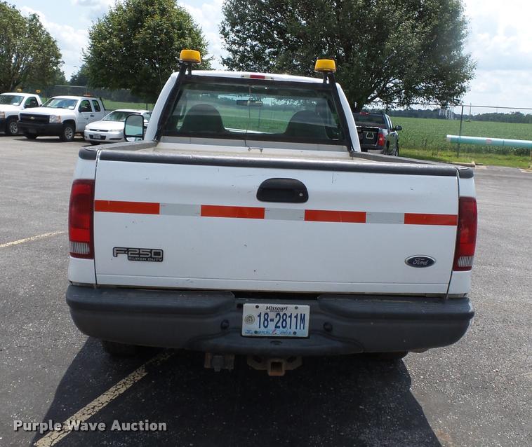 image for item DA2364 2003 Ford F250 Super Duty pickup truck