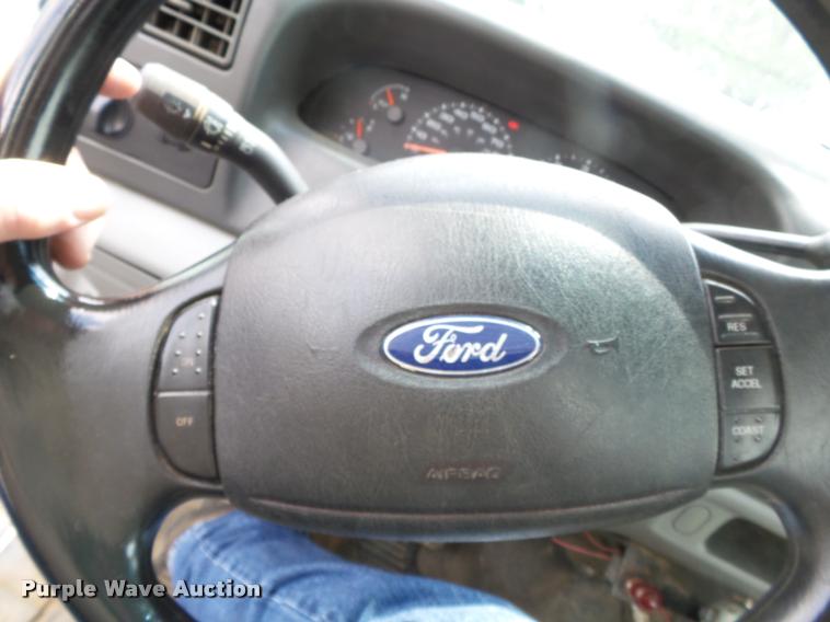 image for item DA2364 2003 Ford F250 Super Duty pickup truck