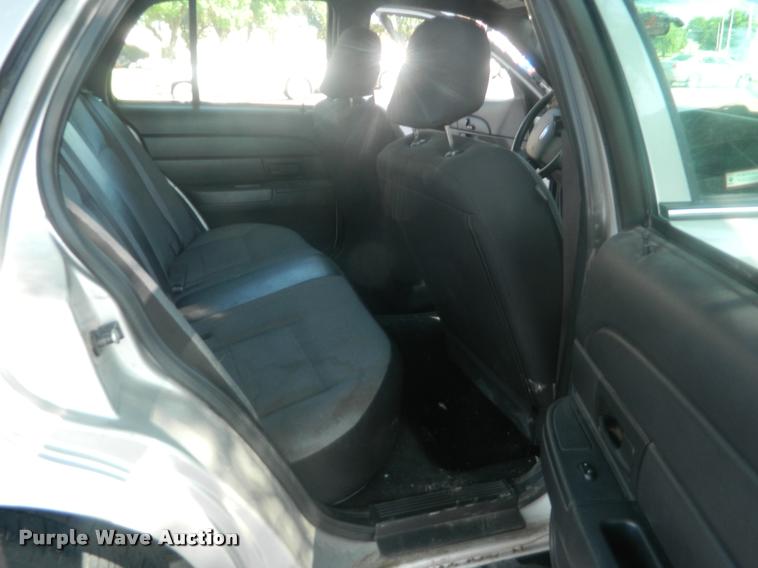 image for item DB1090 2006 Ford Crown Victoria Police Interceptor
