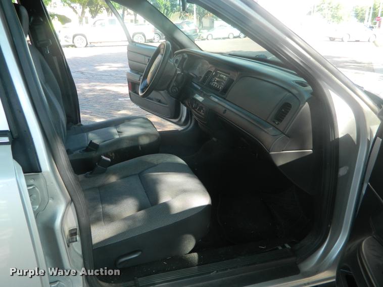 image for item DB1090 2006 Ford Crown Victoria Police Interceptor