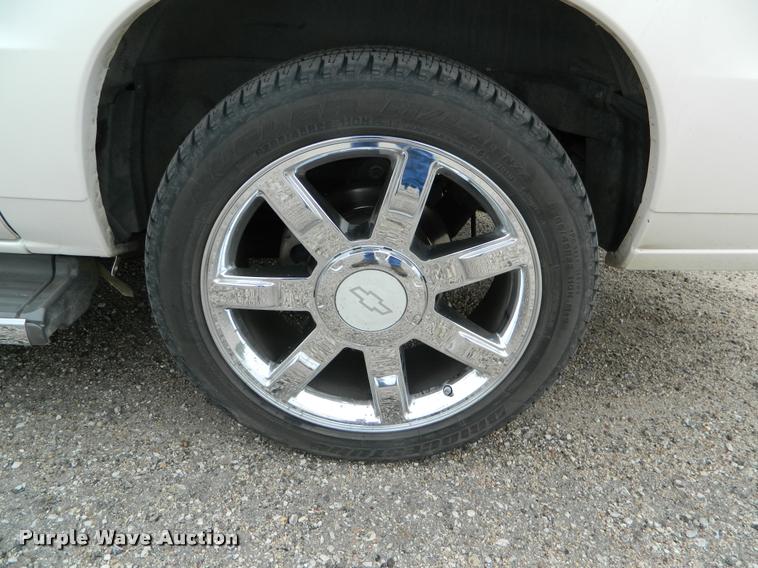 image for item DB1123 2005 Cadillac Escalade ESV SUV