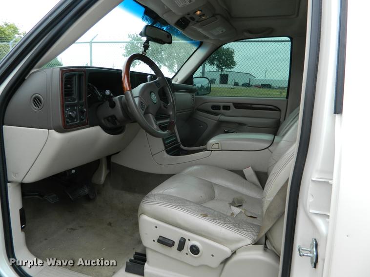 image for item DB1123 2005 Cadillac Escalade ESV SUV