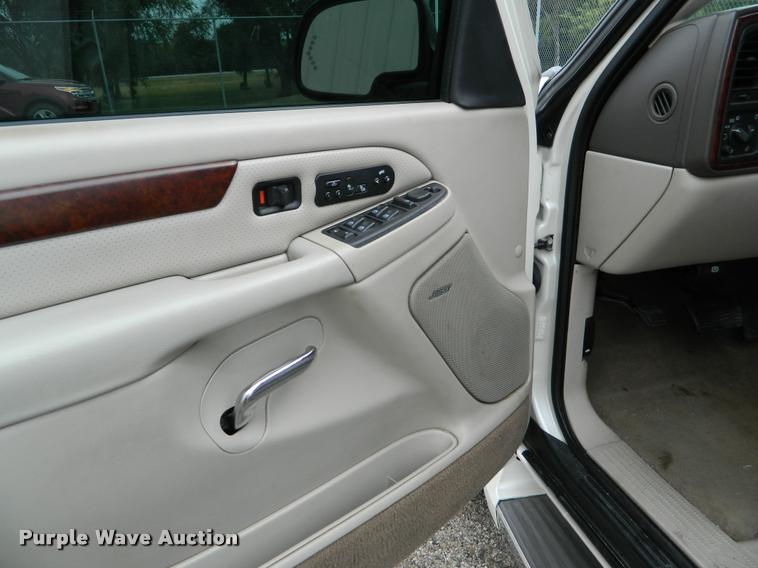 image for item DB1123 2005 Cadillac Escalade ESV SUV