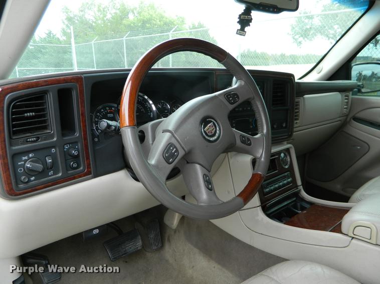 image for item DB1123 2005 Cadillac Escalade ESV SUV
