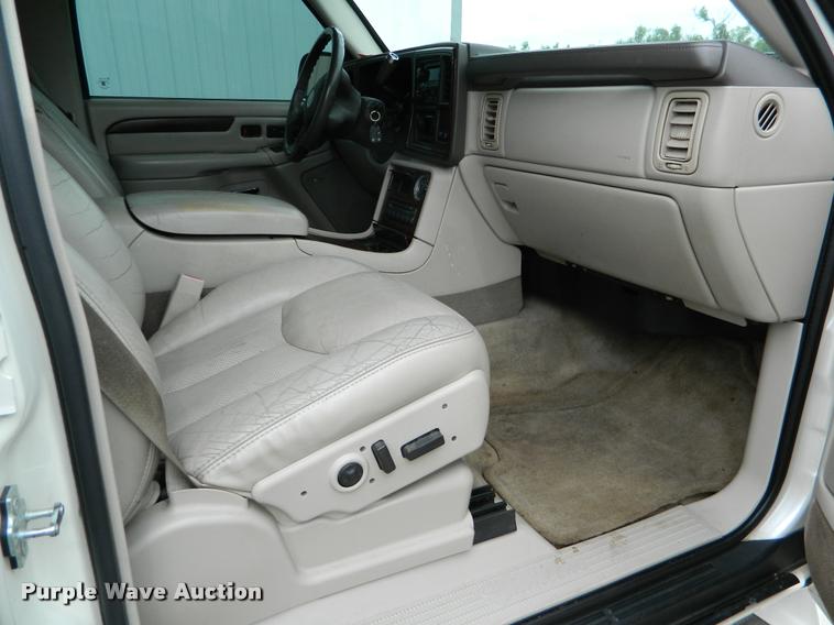 image for item DB1123 2005 Cadillac Escalade ESV SUV