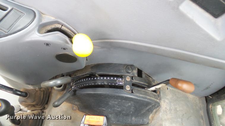 image for item DB3333 2005 New Holland TN70DA MFWD tractor