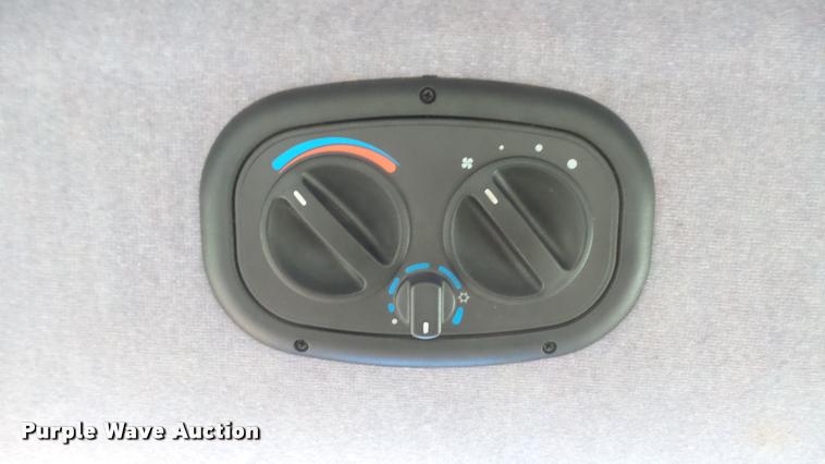 image for item DB3333 2005 New Holland TN70DA MFWD tractor