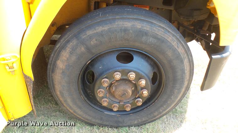 image for item DB3354 2002 Freightliner FS65 Thomas school bus